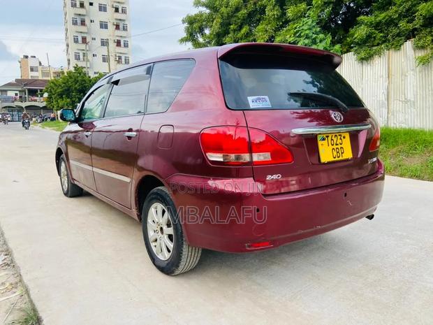 Toyota Ipsum 2004 Red