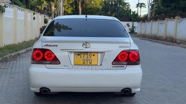 Toyota Crown Royale 2005 White