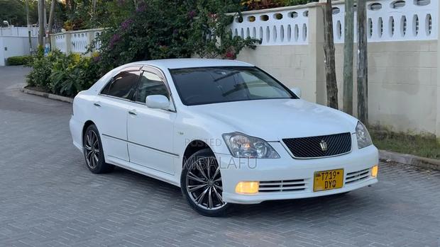 Toyota Crown Royale 2005 White