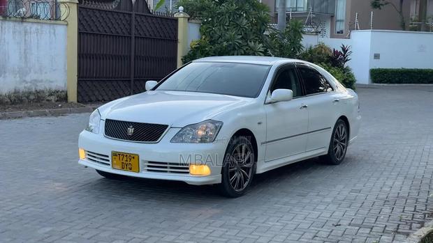 Toyota Crown Royale 2005 White