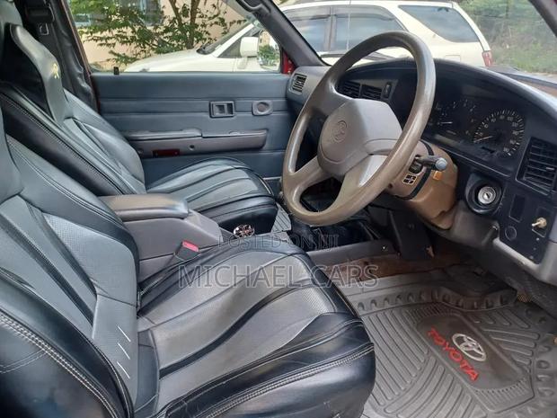Toyota Hilux 1999 Red