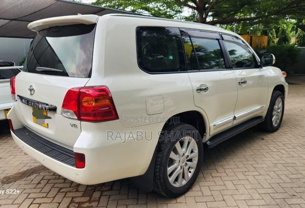 Toyota Land Cruiser 4.6 V8 ZX 2012 White