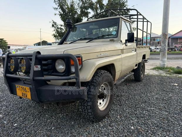 Toyota Land Cruiser 2015 Gold