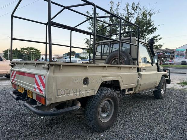 Toyota Land Cruiser 2015 Gold