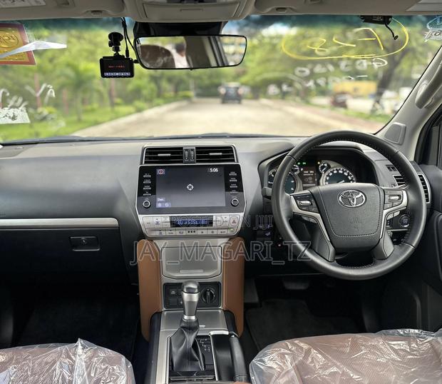 Toyota Land Cruiser Prado 2022 Black