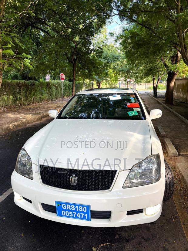 Toyota Crown 2006 White