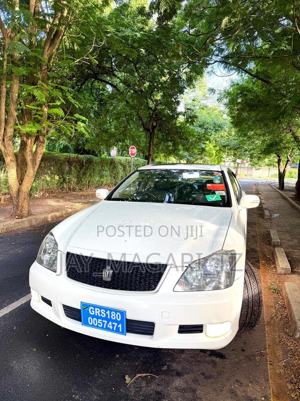 Toyota Crown 2006 White