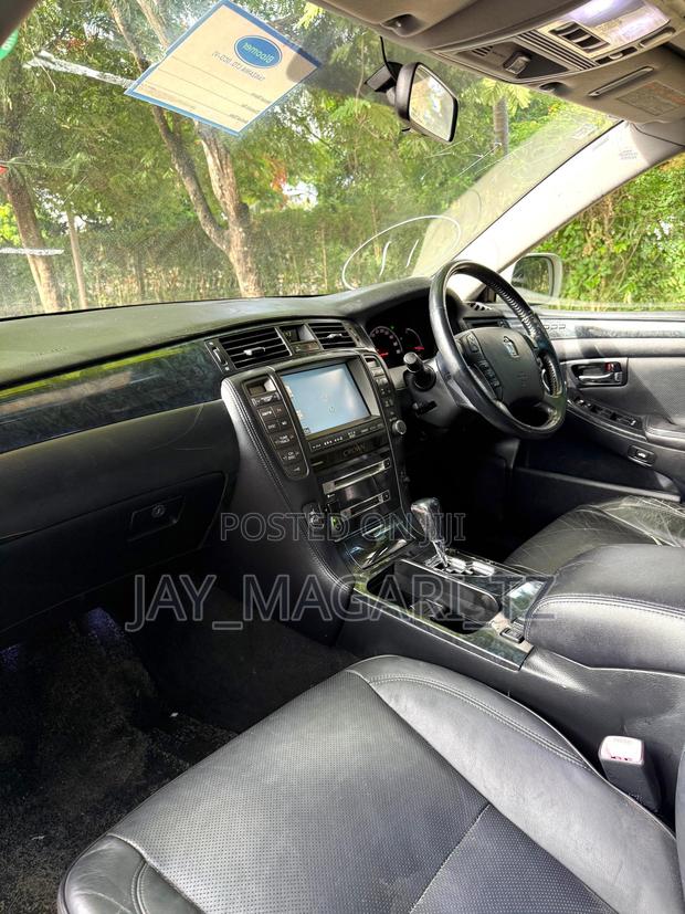 Toyota Crown 2006 White