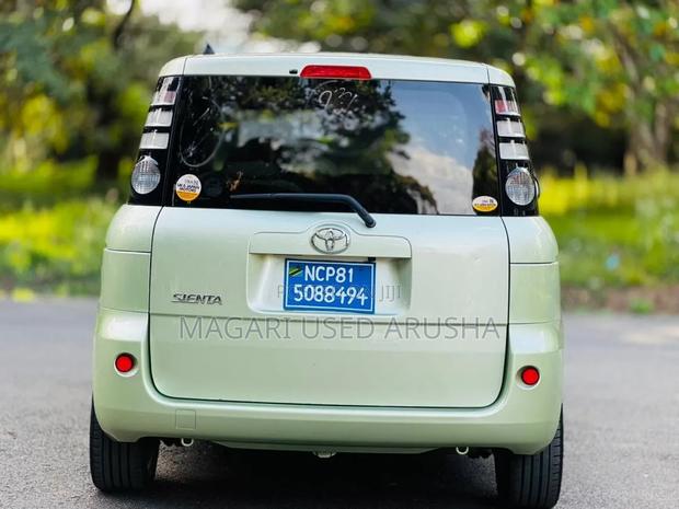 Toyota Sienta 2008 Green