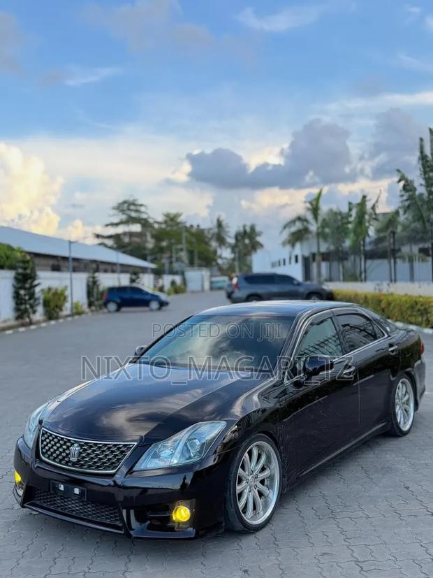 Toyota Crown 2011 Black