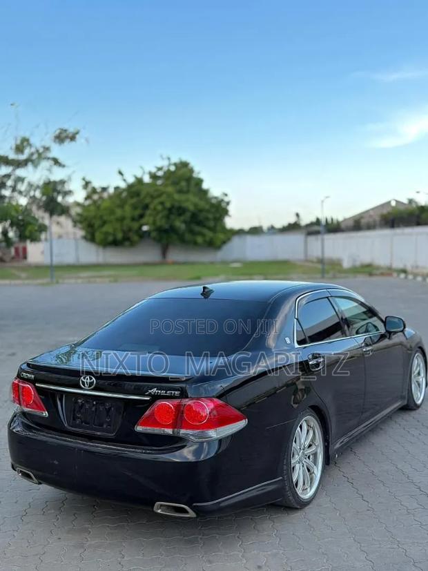 Toyota Crown 2011 Black