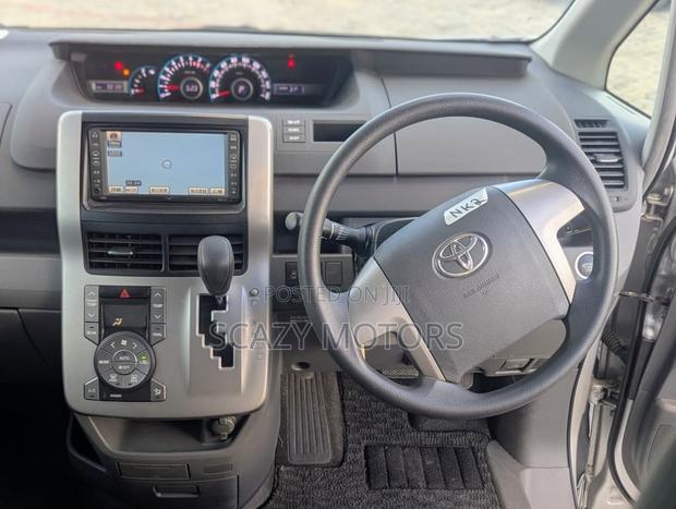 Toyota Noah 2008 Silver