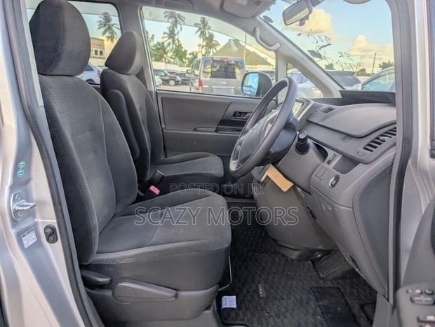Toyota Noah 2008 Silver