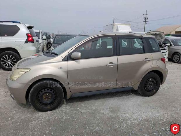 Toyota IST 2003 Gold
