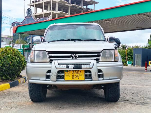 Toyota Land Cruiser Prado 2000 Silver