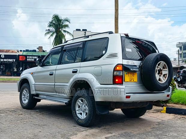 Toyota Land Cruiser Prado 2000 Silver