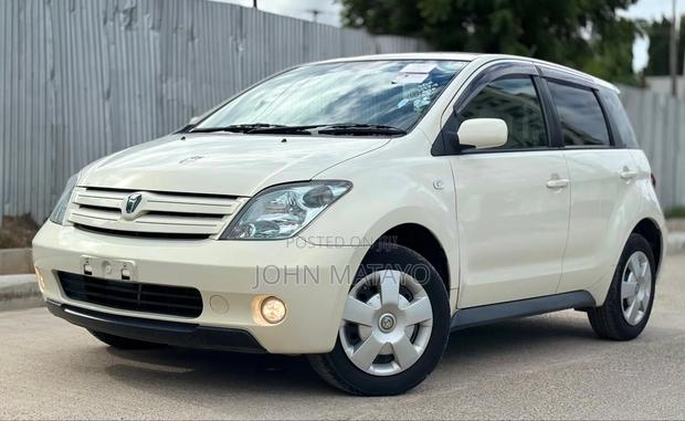 Toyota IST 2005 White