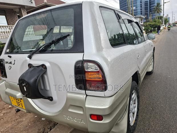 Toyota RAV4 1999 White