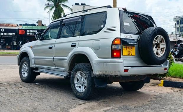Toyota Land Cruiser Prado 2000 Silver
