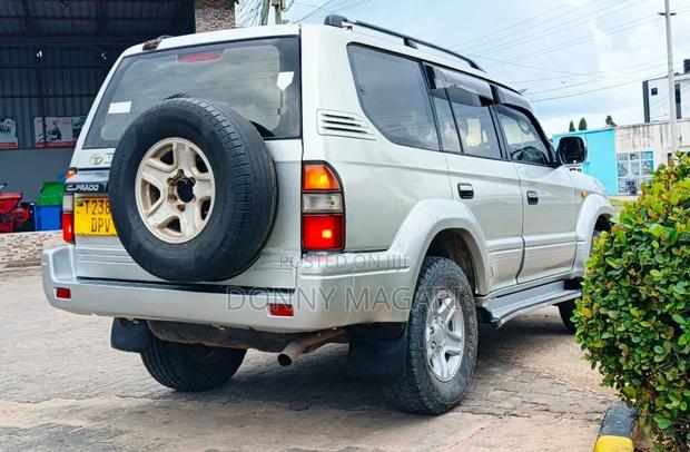 Toyota Land Cruiser Prado 2000 Silver