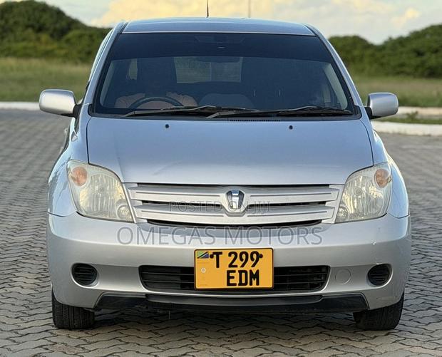 Toyota IST 2004 Silver