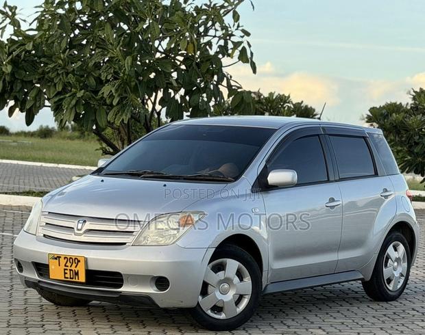 Toyota IST 2004 Silver