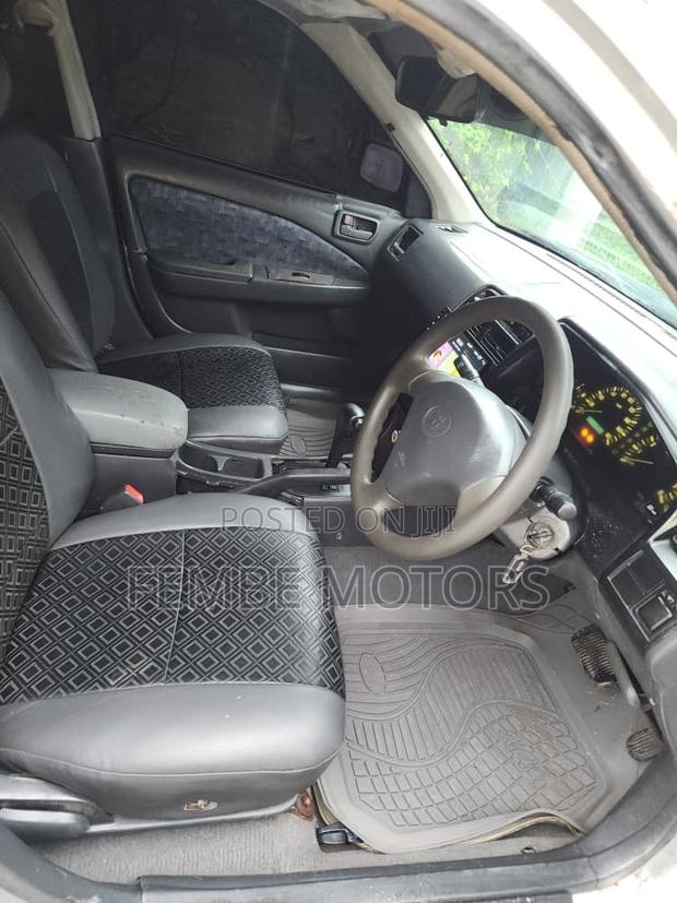 Toyota Carina 2000 Silver
