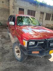 Toyota Hilux 2000 Red for sale