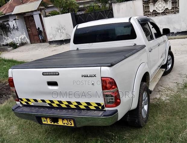 Toyota Hilux 2012 Pearl