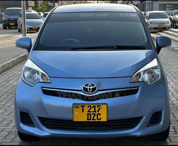 Toyota Ractis 2014 Blue
