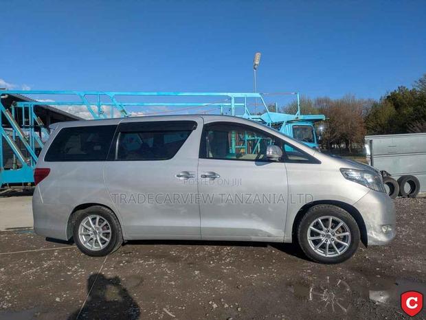 Toyota Alphard 2009 Silver