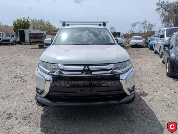 Mitsubishi Outlander 2016 Pearl