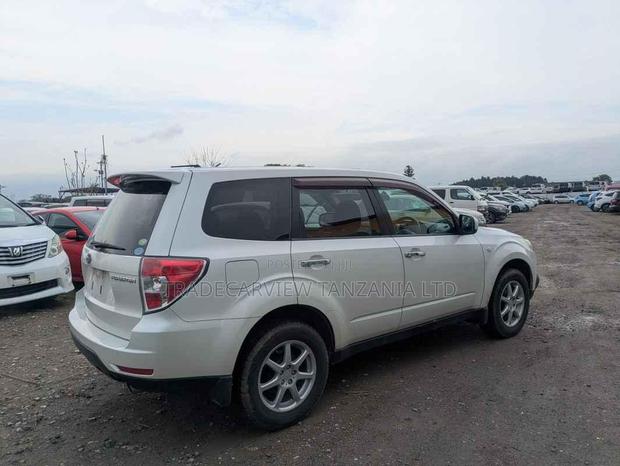 Subaru Forester 2010 Pearl