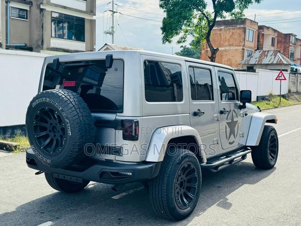 Jeep Wrangler Unlimited Sahara 2013 Silver