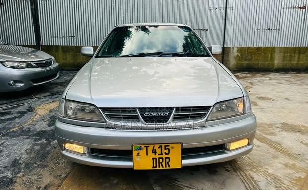 Toyota Carina 2000 Silver