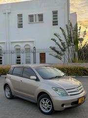Toyota IST 2004 Gold for sale
