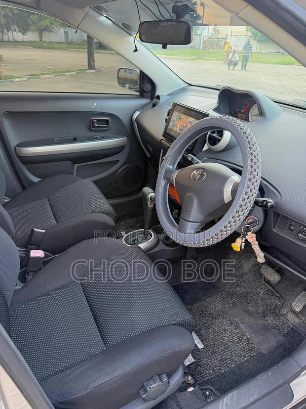 Toyota IST 2004 Gold