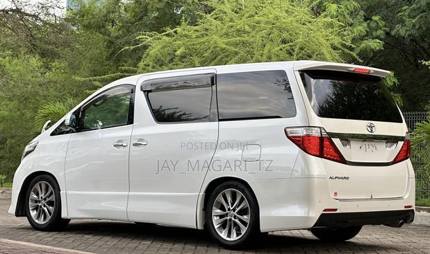 Toyota Alphard 2010 White