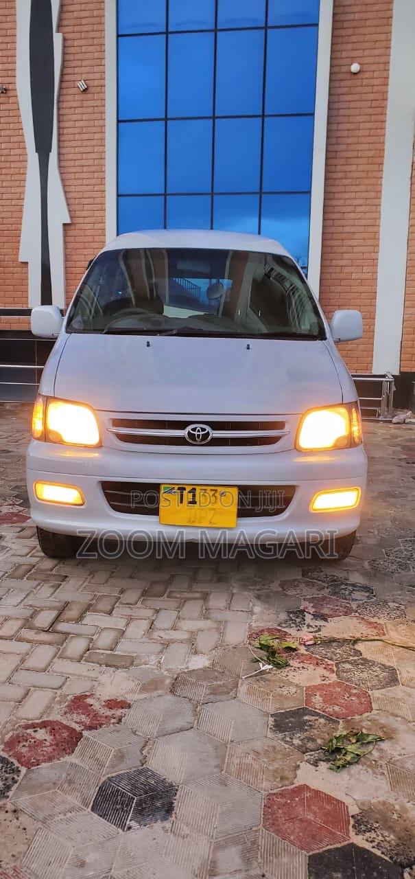 Toyota Noah 2001 White