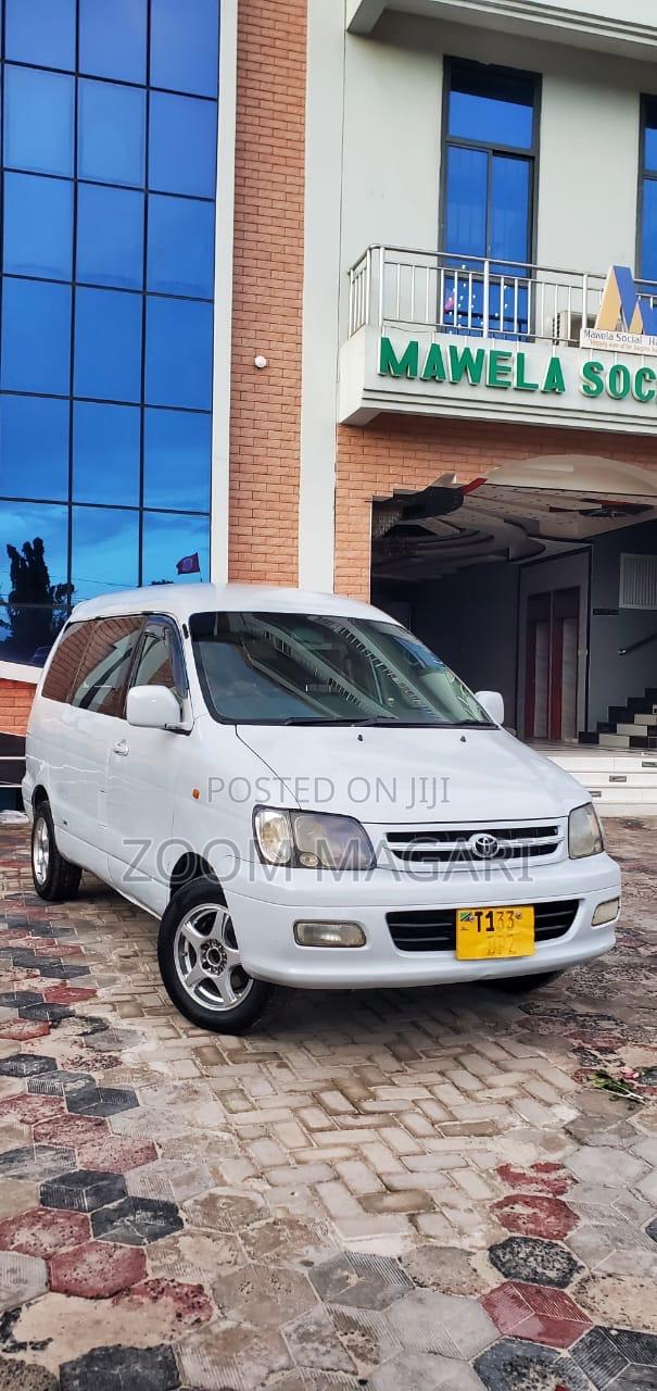 Toyota Noah 2001 White
