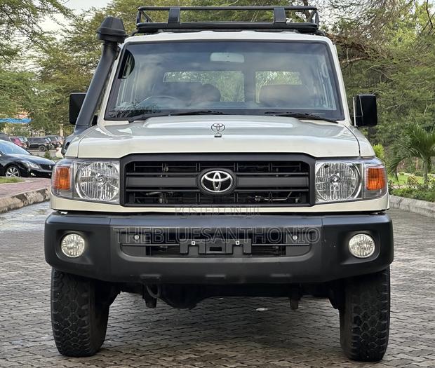 Toyota Land Cruiser 2017 White