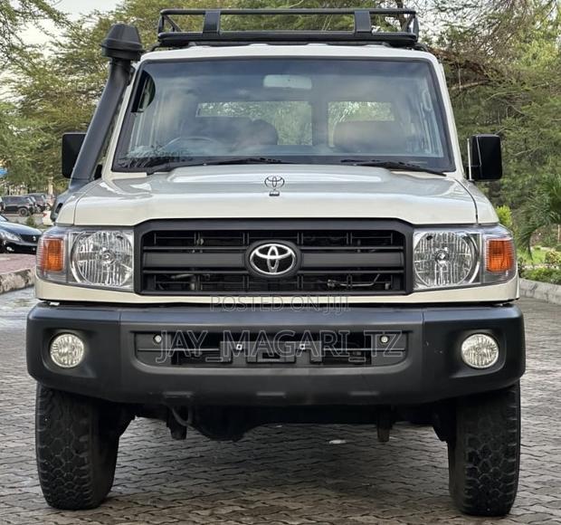 Toyota Land Cruiser 2016 White