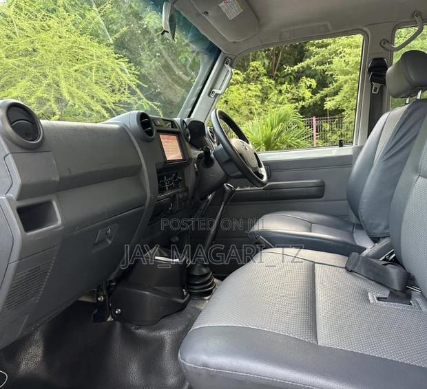 Toyota Land Cruiser 2016 White