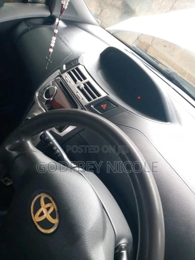 Toyota Vitz 2003 Silver