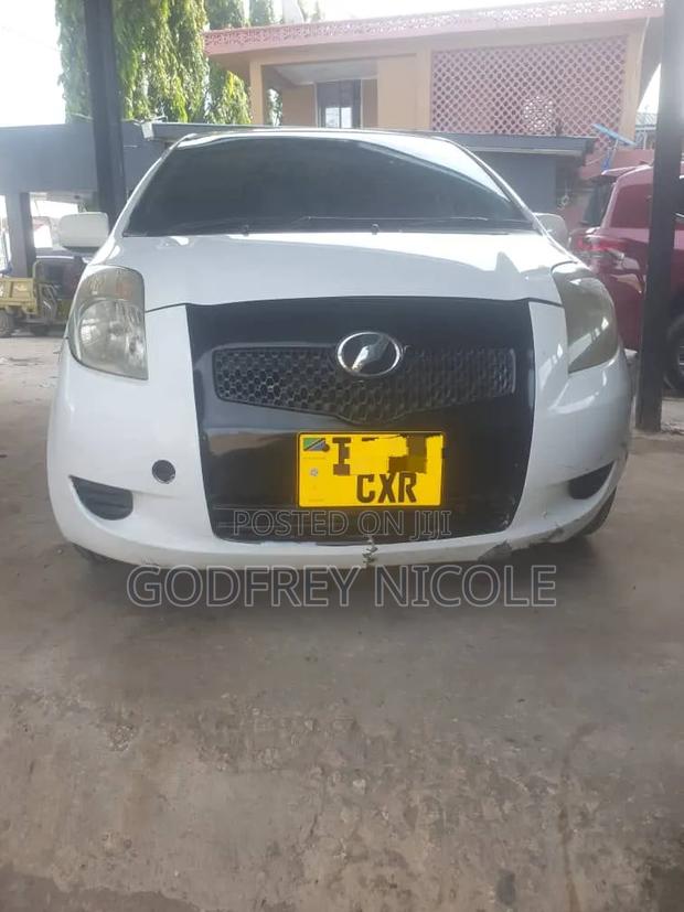 Toyota Vitz 2003 White