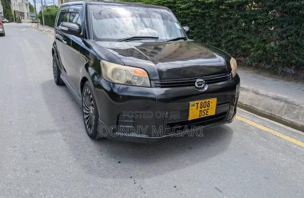 Toyota Corolla Rumion Hatchback 1.5 FWD 2010 Black