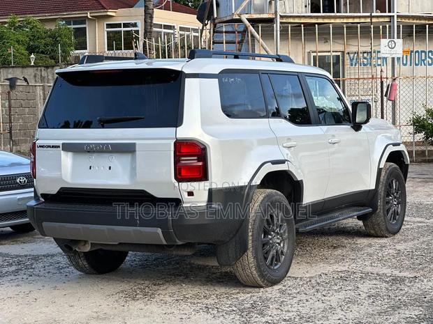Toyota Land Cruiser Prado 2025 White