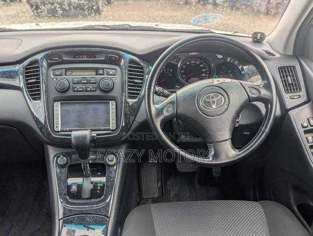 Toyota Kluger 2006 White