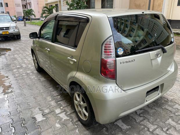 Toyota Passo 2006 Beige