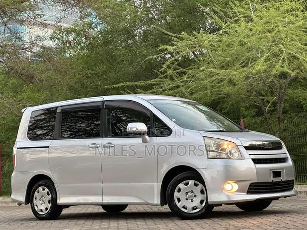 Toyota Noah 2007 Silver